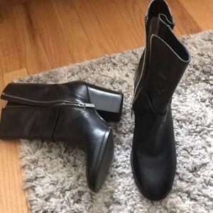 Women winter shoes MK size 7.5 used two times